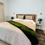 Large With Terrace - Very New Dusseldorf