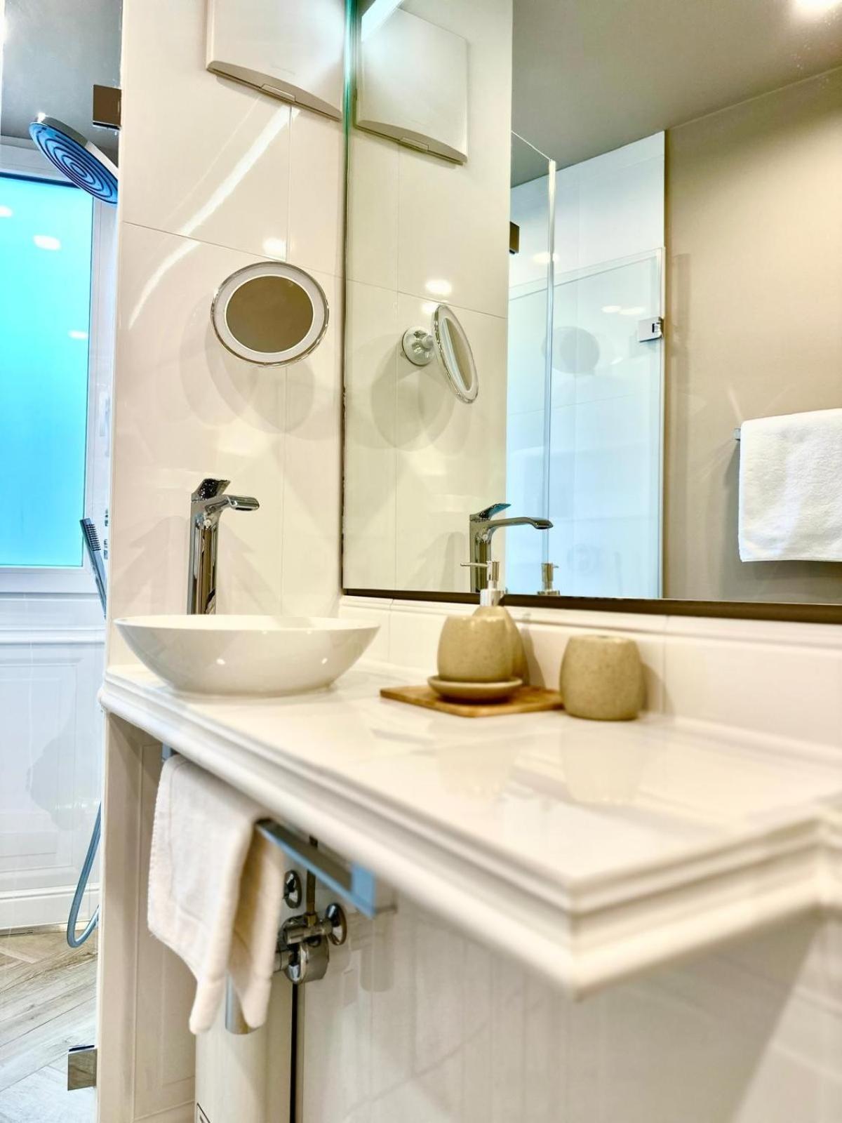 Large With Terrace - Very New Dusseldorf