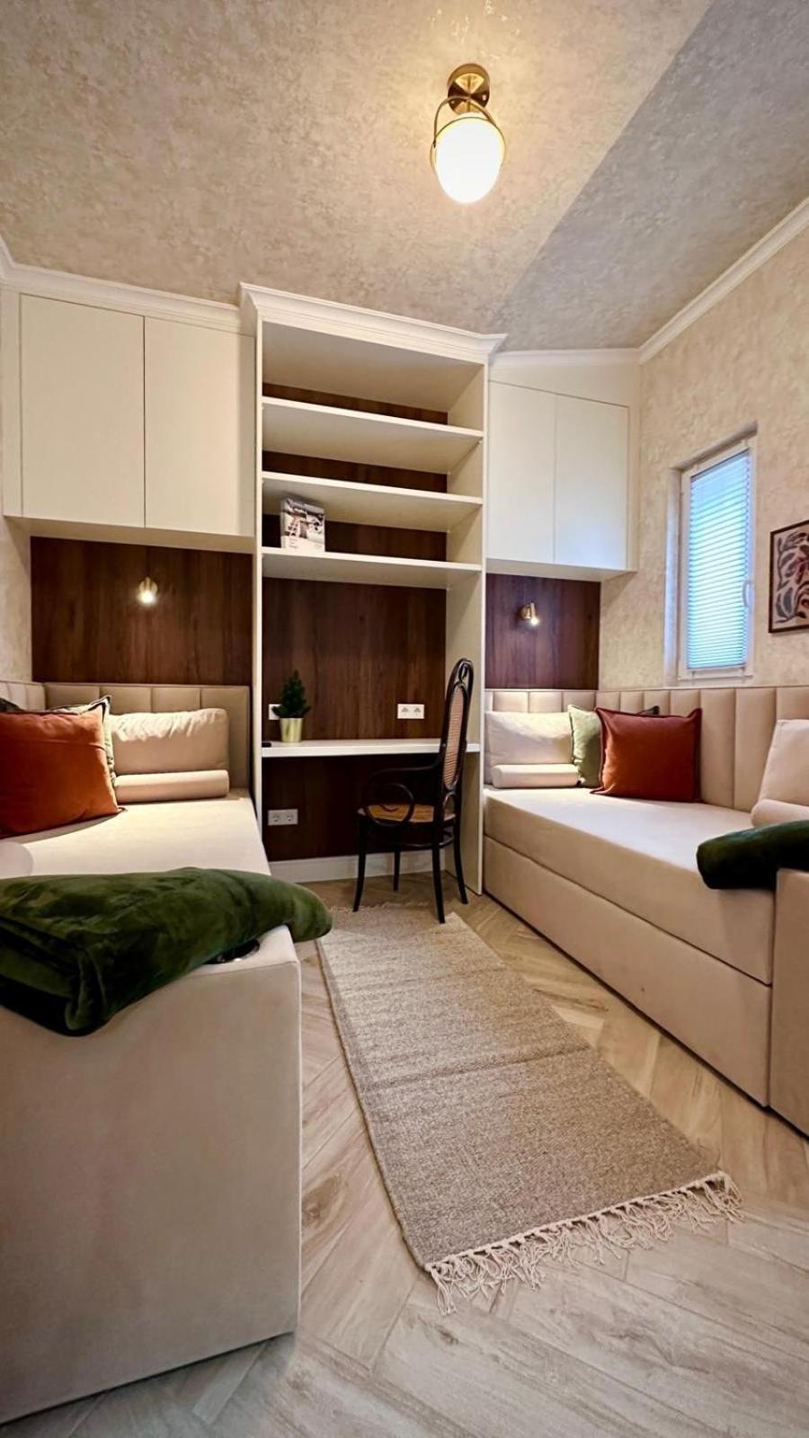 Large With Terrace - Very New *