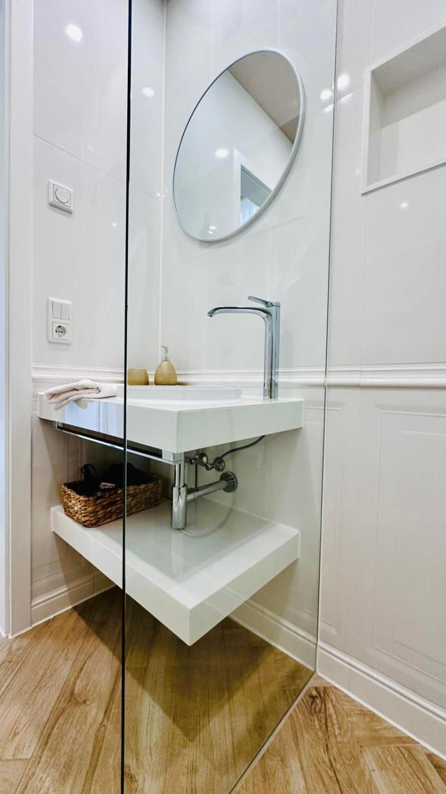 Large With Terrace - Very New *