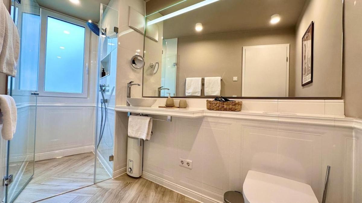 Large With Terrace - Very New * Dusseldorf