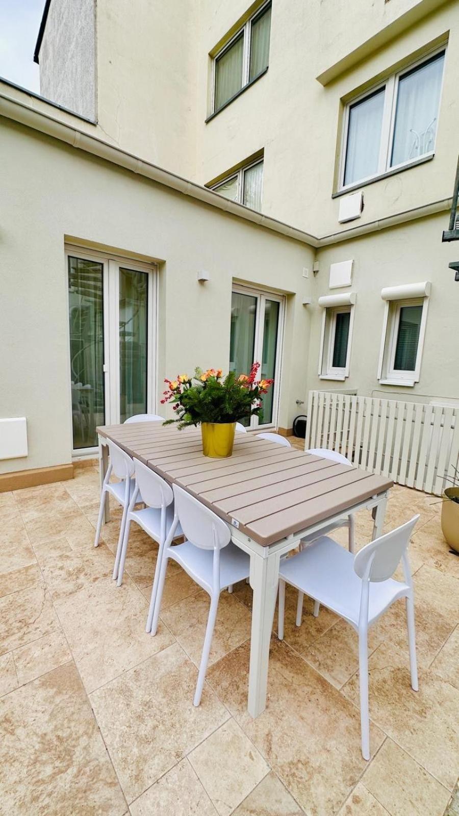 Apartment Large With Terrace - Very New