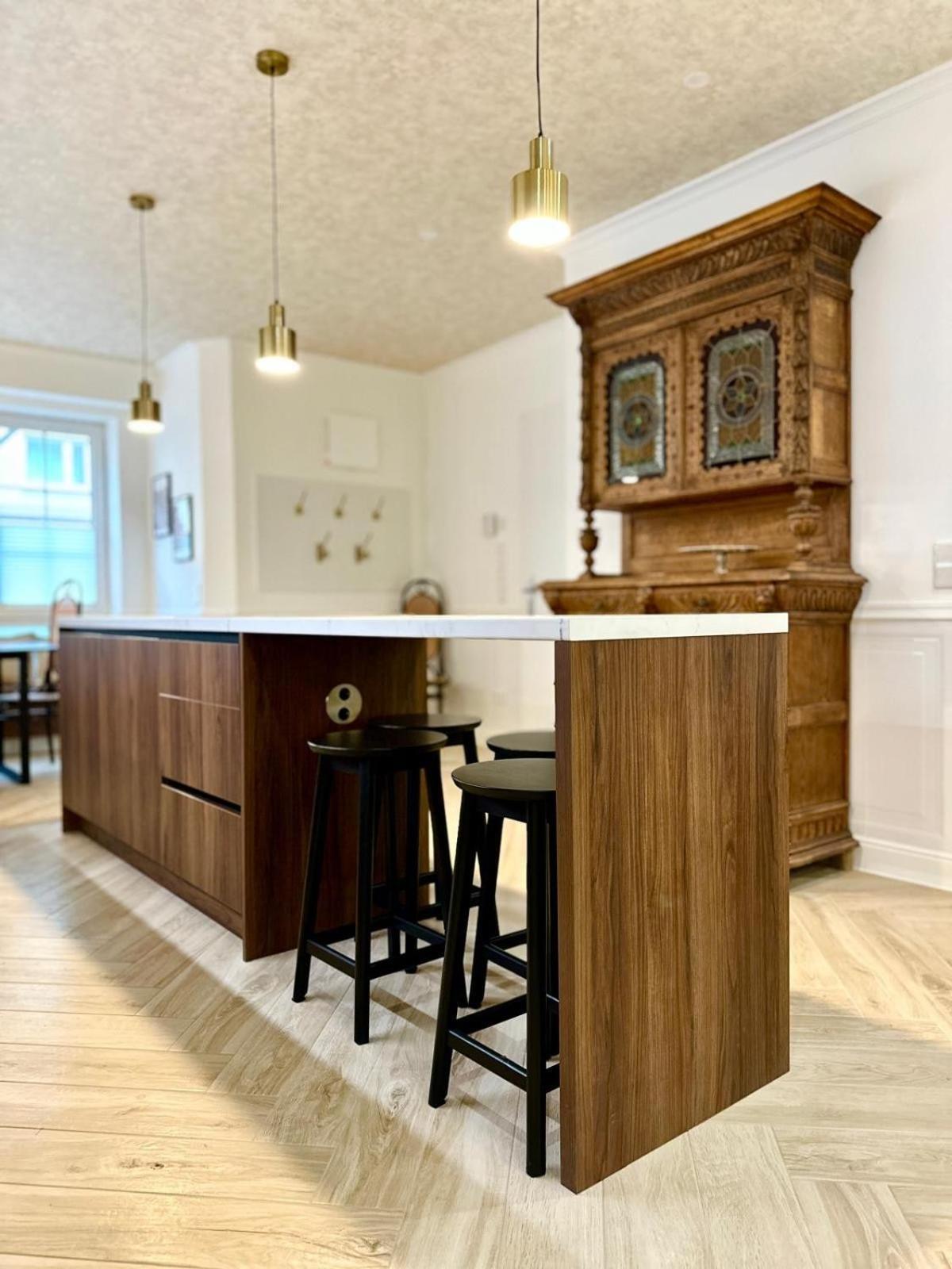 Large With Terrace - Very New